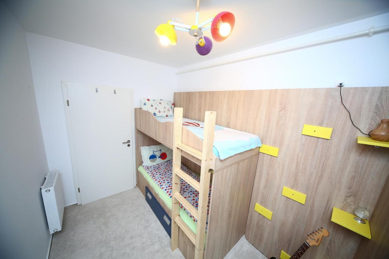 B&M Apartment Брашов Екстериор снимка