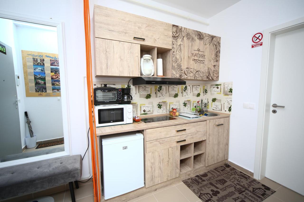 B&M Apartment Брашов Екстериор снимка