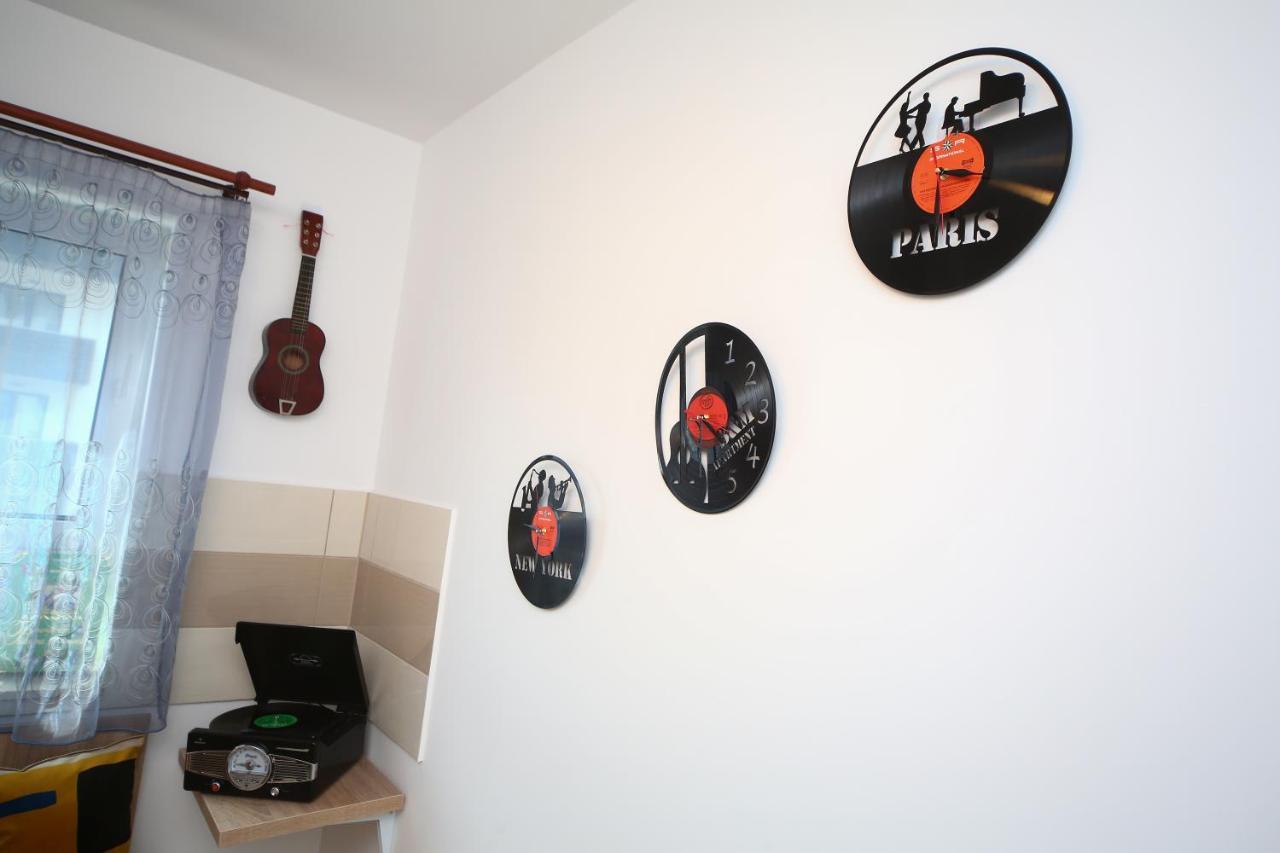 B&M Apartment Брашов Екстериор снимка